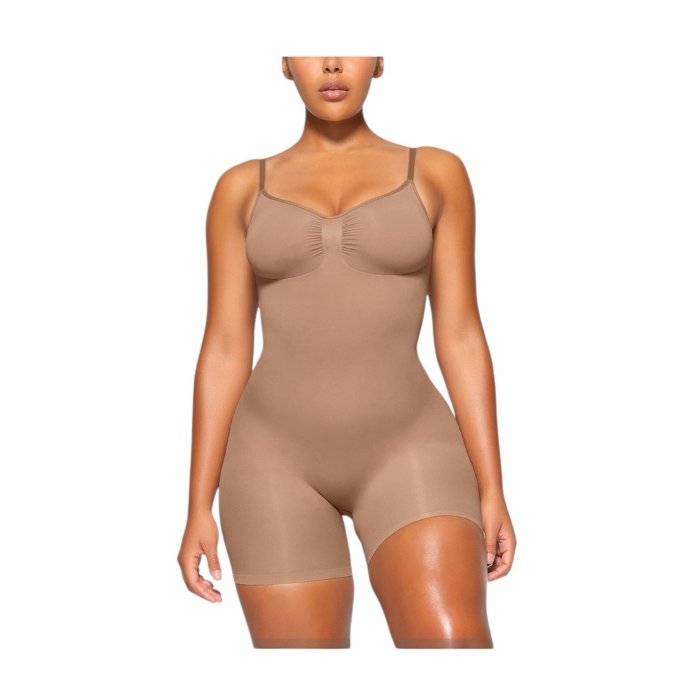 SKIMS Mid Thigh Bodysuit Size Medium